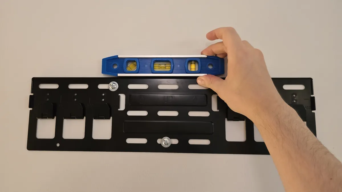 Bubble level on top of the Hisense wall mount plate
